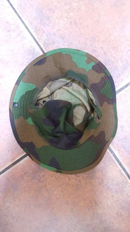 rarely seen (now obsolete) Dutch Jungle patt bush-hat (size 60) with neck flap in very good clean us