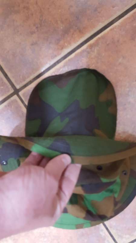 rarely seen (now obsolete) Dutch Jungle patt bush-hat (size 60) with neck flap in very good clean us