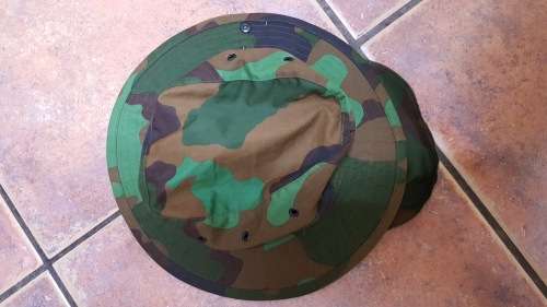 rarely seen (now obsolete) Dutch Jungle patt bush-hat (size 60) with neck flap in very good clean us