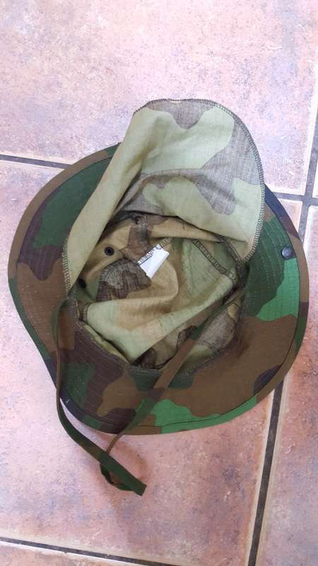 rarely seen (now obsolete) Dutch Jungle patt bush-hat (size 60) with neck flap in very good clean us