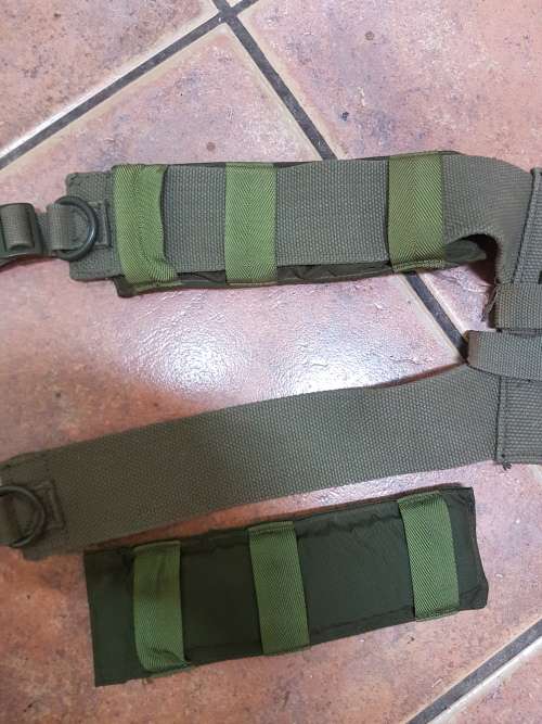 unused & new & clean pair of Niemoller olive green nylon loose padded shoulder pads (SADF era) Recce
