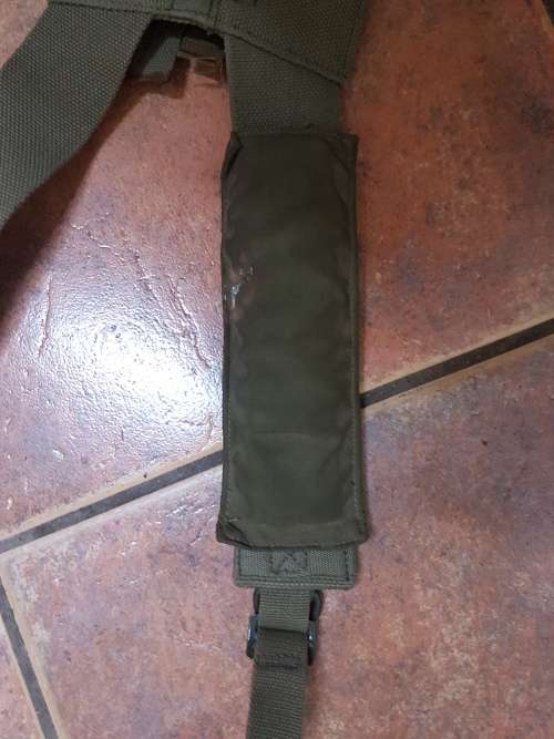 unused & new & clean pair of Niemoller olive green nylon loose padded shoulder pads (SADF era) Recce