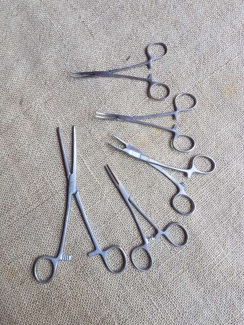 Five piece job-lot of SADF era type used s/steel medical instruments for medic/Dr. good for display