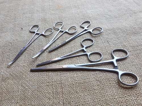 Five piece job-lot of SADF era type used s/steel medical instruments for medic/Dr. good for display
