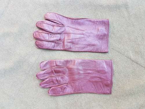 SADF era nutria brown leather Officers parade gloves - not worn, new in very good & unused condition