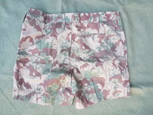 scarce and rarely seen new & unused (unworn) SAP era camo field-dress shorts - waist 97cm