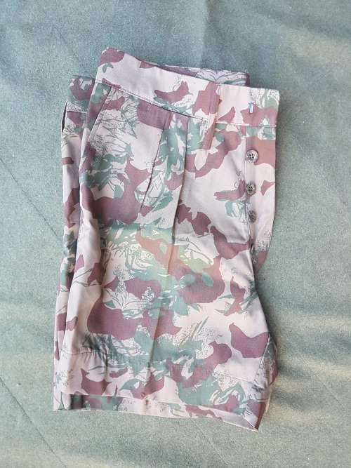 scarce and rarely seen new & unused (unworn) SAP era camo field-dress shorts - waist 97cm