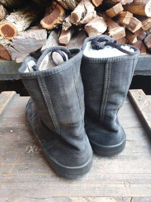 Rhodesian army used black `Clandestines` canvas anti-tracking boots very good used condton size UK 8