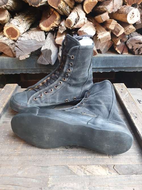 Rhodesian army used black `Clandestines` canvas anti-tracking boots very good used condton size UK 8