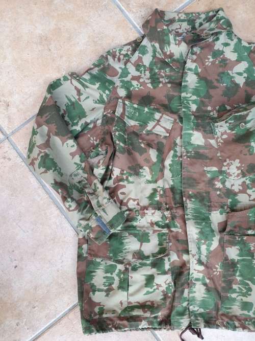 Original SAP bushwar era 1st patt bush-jacket size large (measures 60cm) no damage (no liner) no sta