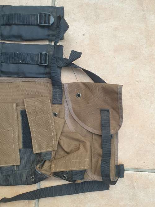 scarce SA Army Para issue nutria Bateleur 90 Backpacker made chest-webbng in very good clean used