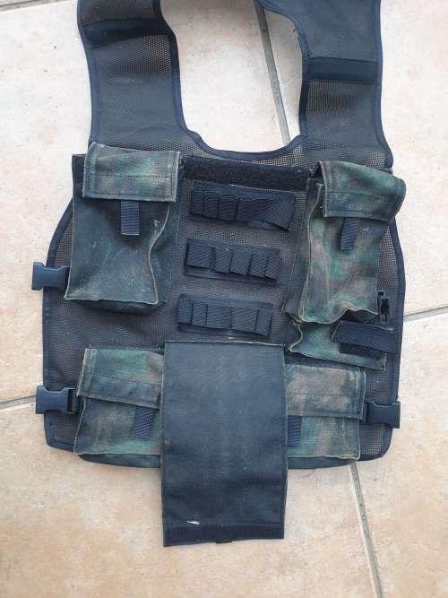 rare original factory-made over-the-head type 32 Bn summer patt camo urban assault vest blackened