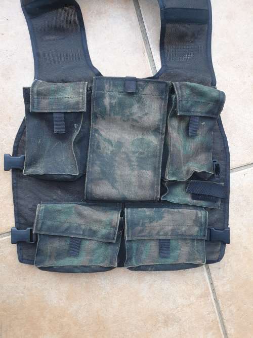 rare original factory-made over-the-head type 32 Bn summer patt camo urban assault vest blackened