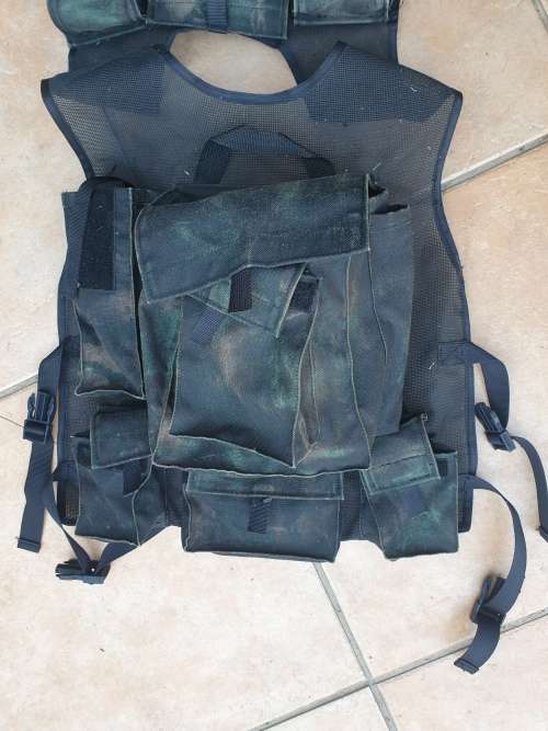 rare original factory-made over-the-head type 32 Bn summer patt camo urban assault vest blackened