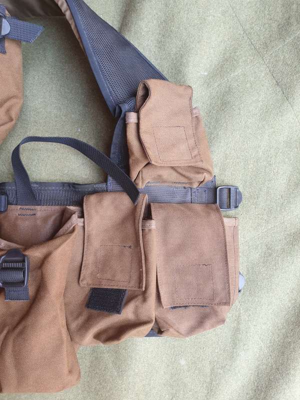 near mint orginal unused SWATF era issue nutria R1 mag type 1 patt 83 battle jacket removable panel