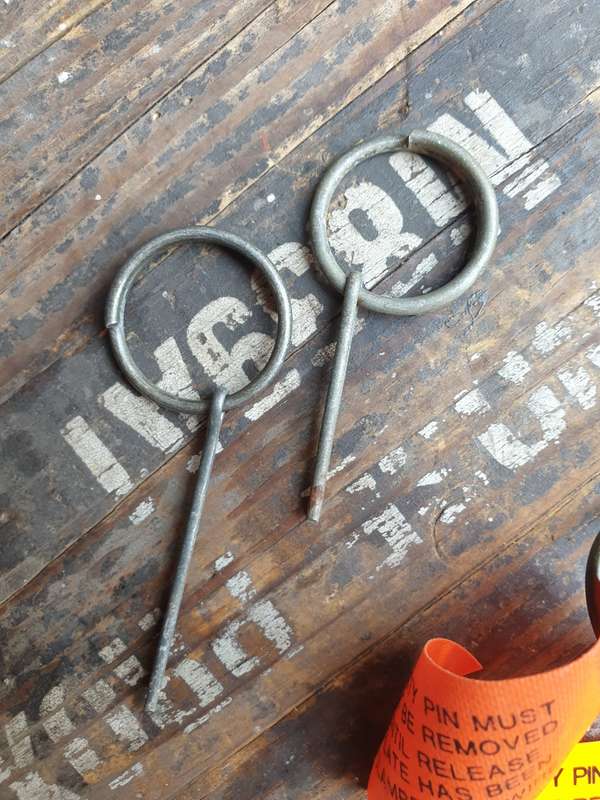 5 piece job-lot of original SADF era SWA/Angola bushwar era small ammo safety pins & tags all differ