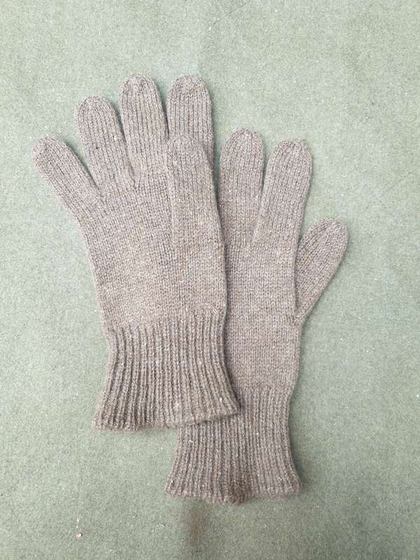 pair original UDF/ SADF 1960s issue brown nitted woolen mittens/ gloves in good condition