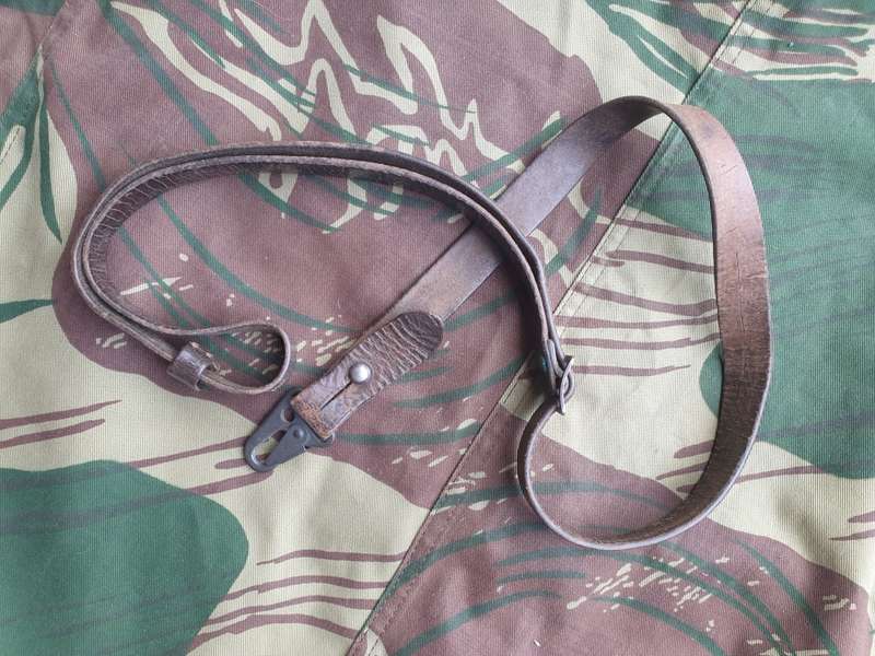 rare good used condition early type Portuguese issue G3 leather weapon sling with all clips & intact