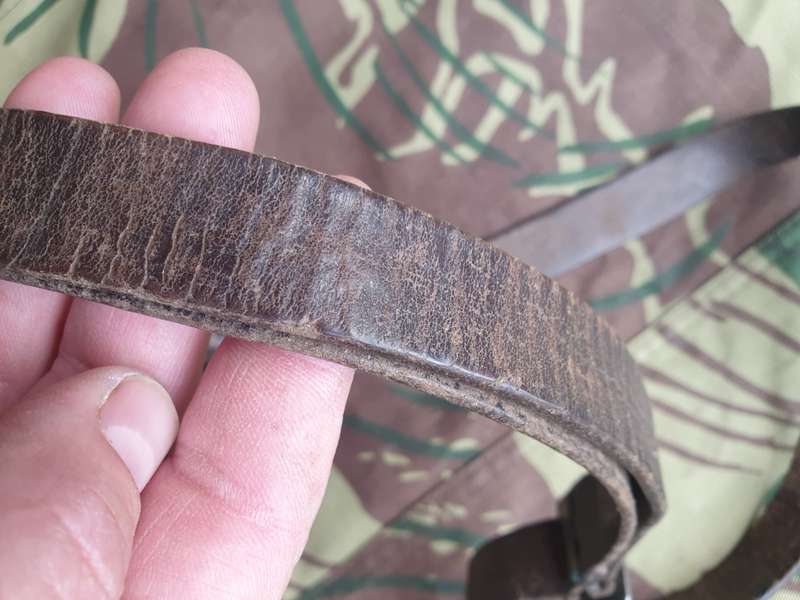 rare good used condition early type Portuguese issue G3 leather weapon sling with all clips & intact