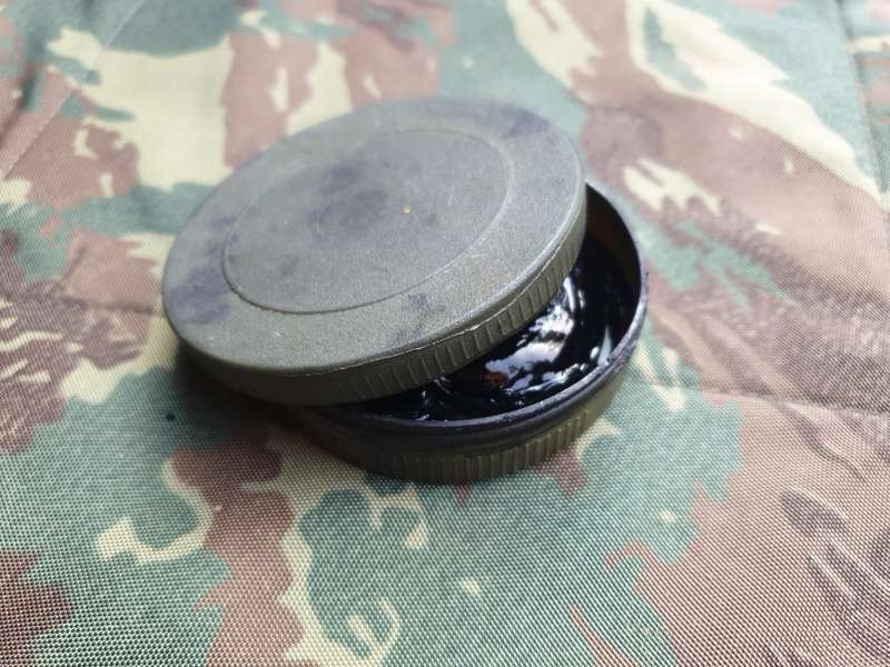 100% original as used SADF SA Army SWA/Angola era issue/used camo cream tub aka black-is-beautiful!
