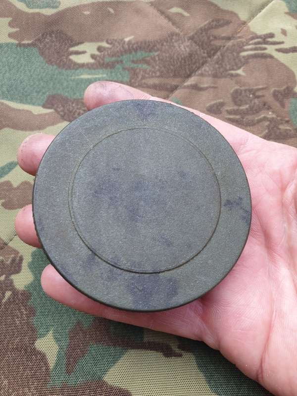 100% original as used SADF SA Army SWA/Angola era issue/used camo cream tub aka black-is-beautiful!
