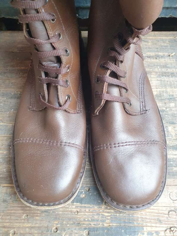 brown leather double buckle Rhodesian type/style combat boots size 8/9 UK in good used condition
