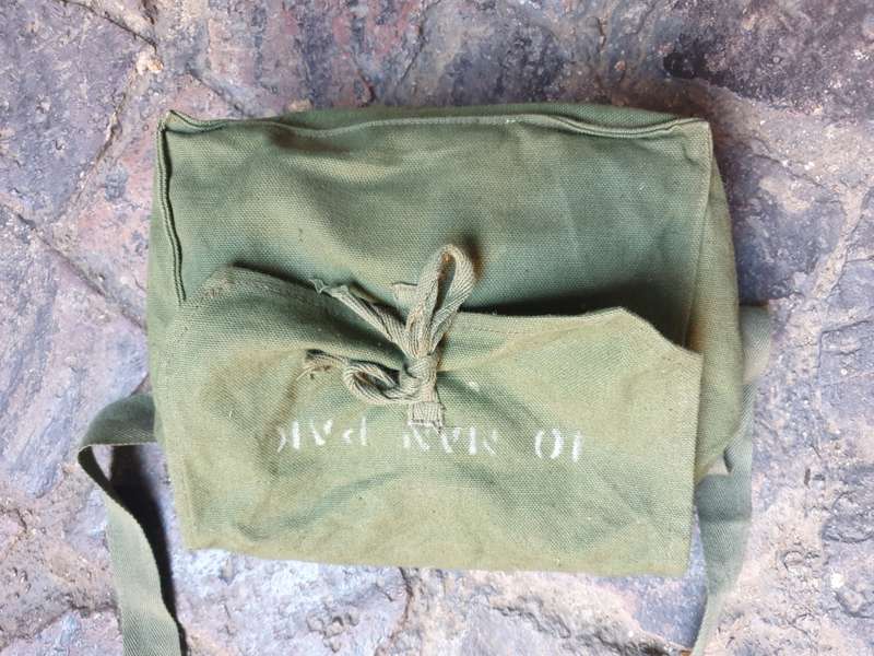 SADF SA Army used/issue 10 man medical pack (green cotton) sling-bag section medic bag empty as new