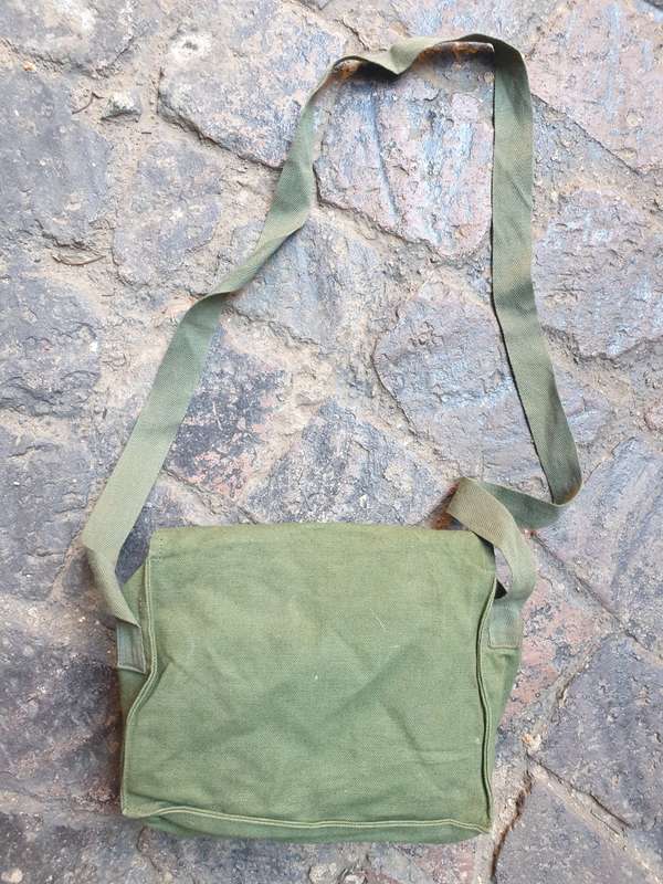 SADF SA Army used/issue 10 man medical pack (green cotton) sling-bag section medic bag empty as new