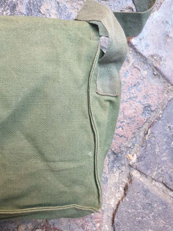 SADF SA Army used/issue 10 man medical pack (green cotton) sling-bag section medic bag empty as new
