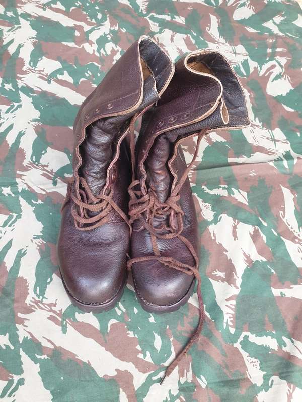 Original UK made ITSHIDE earlier type SA Army Para Bn issue `jumpers` combat boots size 10 UK Wide
