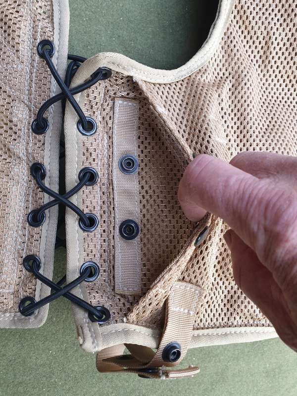 original (confirmed) UAE (Dubai) armed forces used hot extraction assault vest deset camo 20rd mags