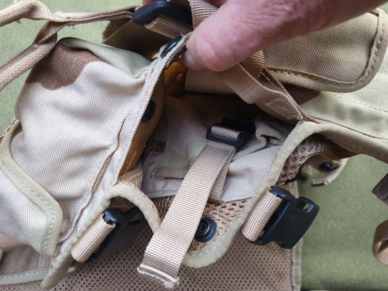 original (confirmed) UAE (Dubai) armed forces used hot extraction assault vest deset camo 20rd mags