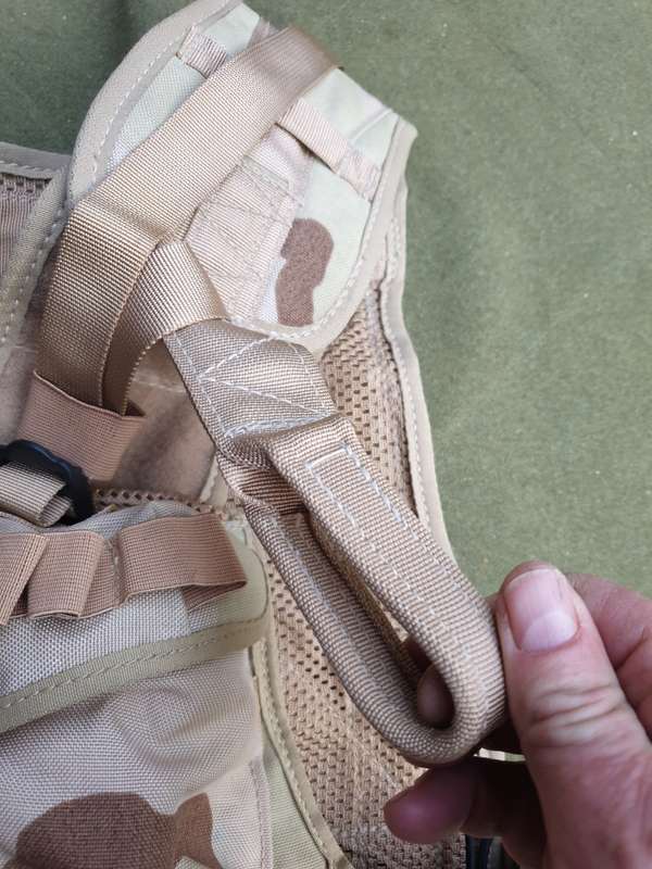 original (confirmed) UAE (Dubai) armed forces used hot extraction assault vest deset camo 20rd mags