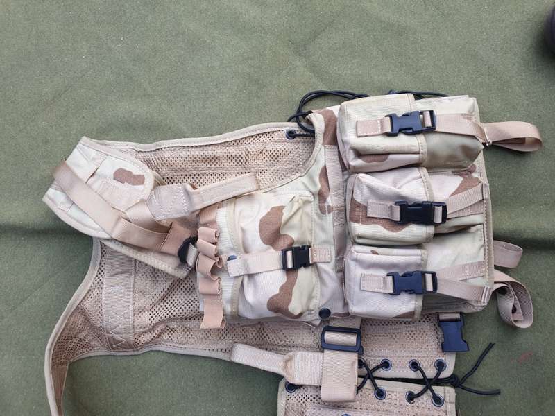 original (confirmed) UAE (Dubai) armed forces used hot extraction assault vest deset camo 20rd mags