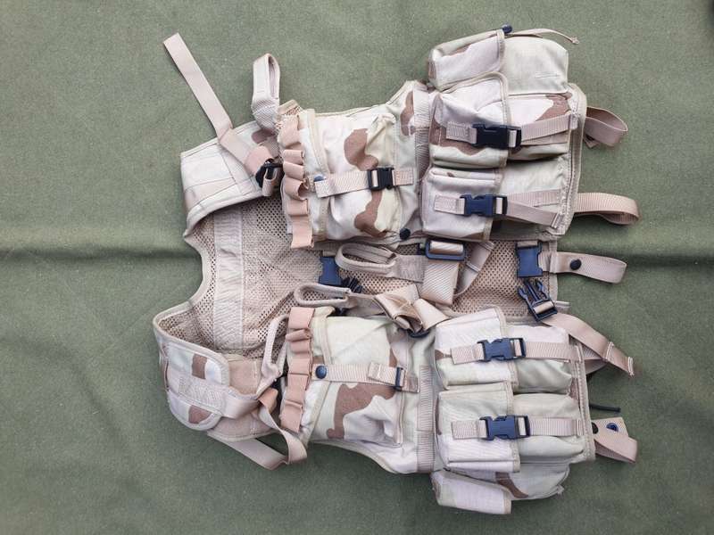 original (confirmed) UAE (Dubai) armed forces used hot extraction assault vest deset camo 20rd mags