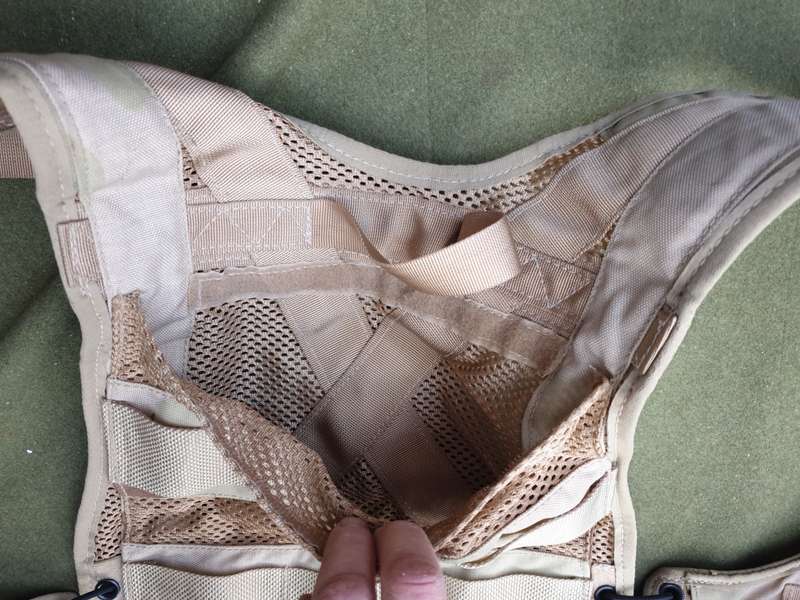 original (confirmed) UAE (Dubai) armed forces used hot extraction assault vest deset camo 20rd mags