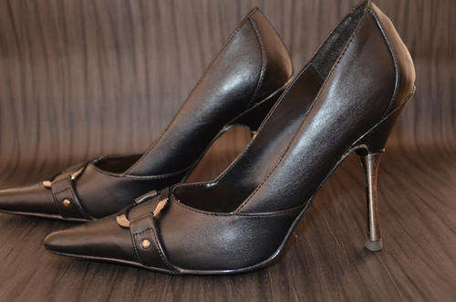 Ladies black high heel stilettos size 5