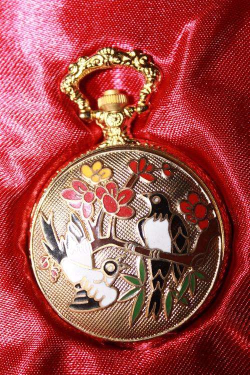 QUARTZ POCKET WATCH!!BIRDS ON COVER!!
