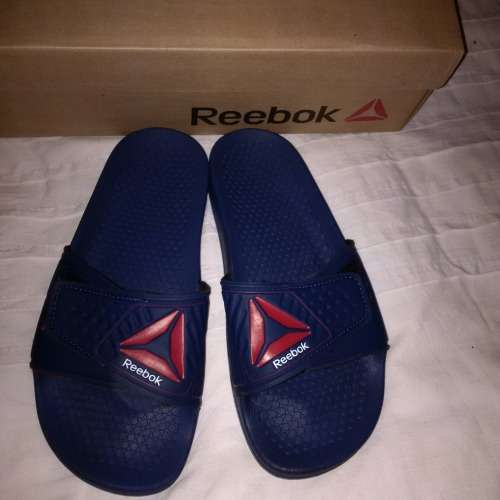 Reebok Size 6 Slip on Sandles