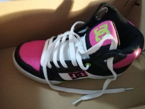 ***DC SHOES, SIZE 3 GIRLS , USED ONCE, IN BOX***R99 FREIGHT