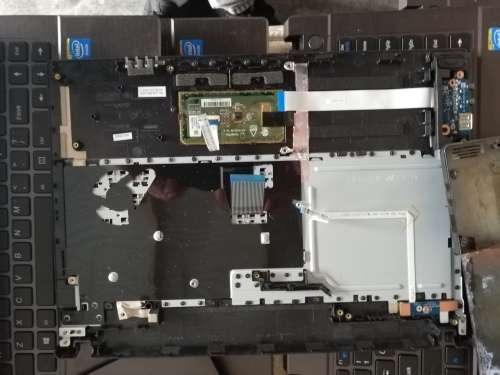 ***LOT OF LAPTOP PARTS***MOTHERBOARDS, SCREENS, KEYBOARDS, BATTERIES***