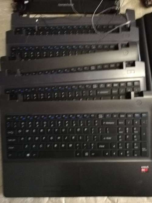 ***LOT OF LAPTOP PARTS***MOTHERBOARD, SCREENS, KEYBOARDS, BATTERIES***