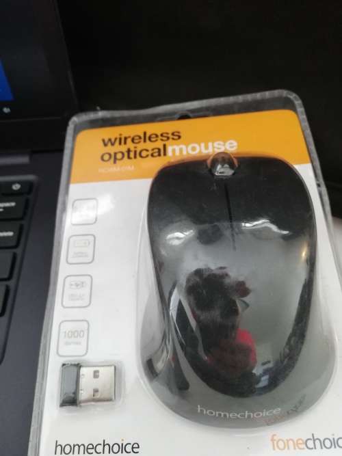 ***BRAND NEW PRESTIGIO 141C2 SMARTBOOK, BAG, WIRELESS MOUSE, MEMORY CARD 9HR BATTER*R6999******