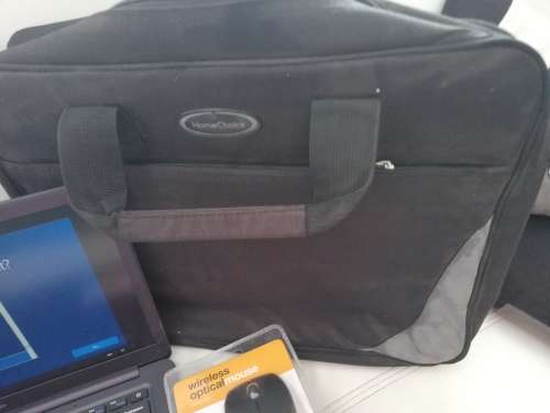***LATE ENTRY***Brand New HP 15 Laptop with Bag,Wireless Mouse,Memory Card and charger***R99 Freight