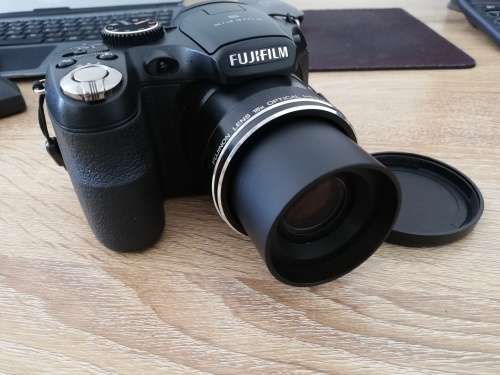 ***FUJIFILM FINEPIX S2950, LIKE NEW CONDITION, WITH 8GB MEMORY CARD**R99 POST**