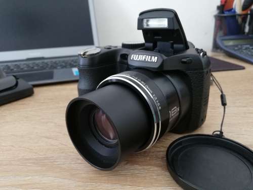 ***FUJIFILM FINEPIX S2950, LIKE NEW CONDITION, WITH 8GB MEMORY CARD**R99 POST**