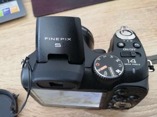 ***FUJIFILM FINEPIX S2950, LIKE NEW CONDITION, WITH 8GB MEMORY CARD**R99 POST**