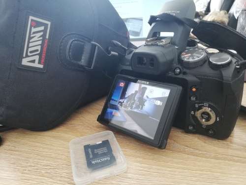 ***FUJIFILM FINEPIX HS10, EXCELLENT CONDITION  WITH BAG AND  16GB MEMORY CARD**R99 POST**