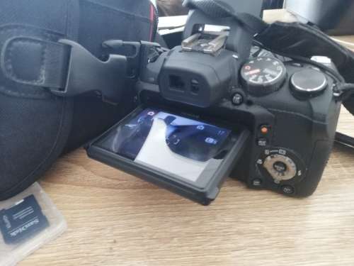 ***FUJIFILM FINEPIX HS10, EXCELLENT CONDITION  WITH BAG AND  16GB MEMORY CARD**R99 POST**