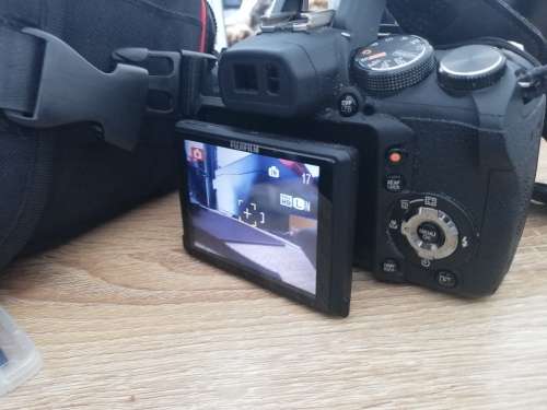 ***FUJIFILM FINEPIX HS10, EXCELLENT CONDITION  WITH BAG AND  16GB MEMORY CARD**R99 POST**